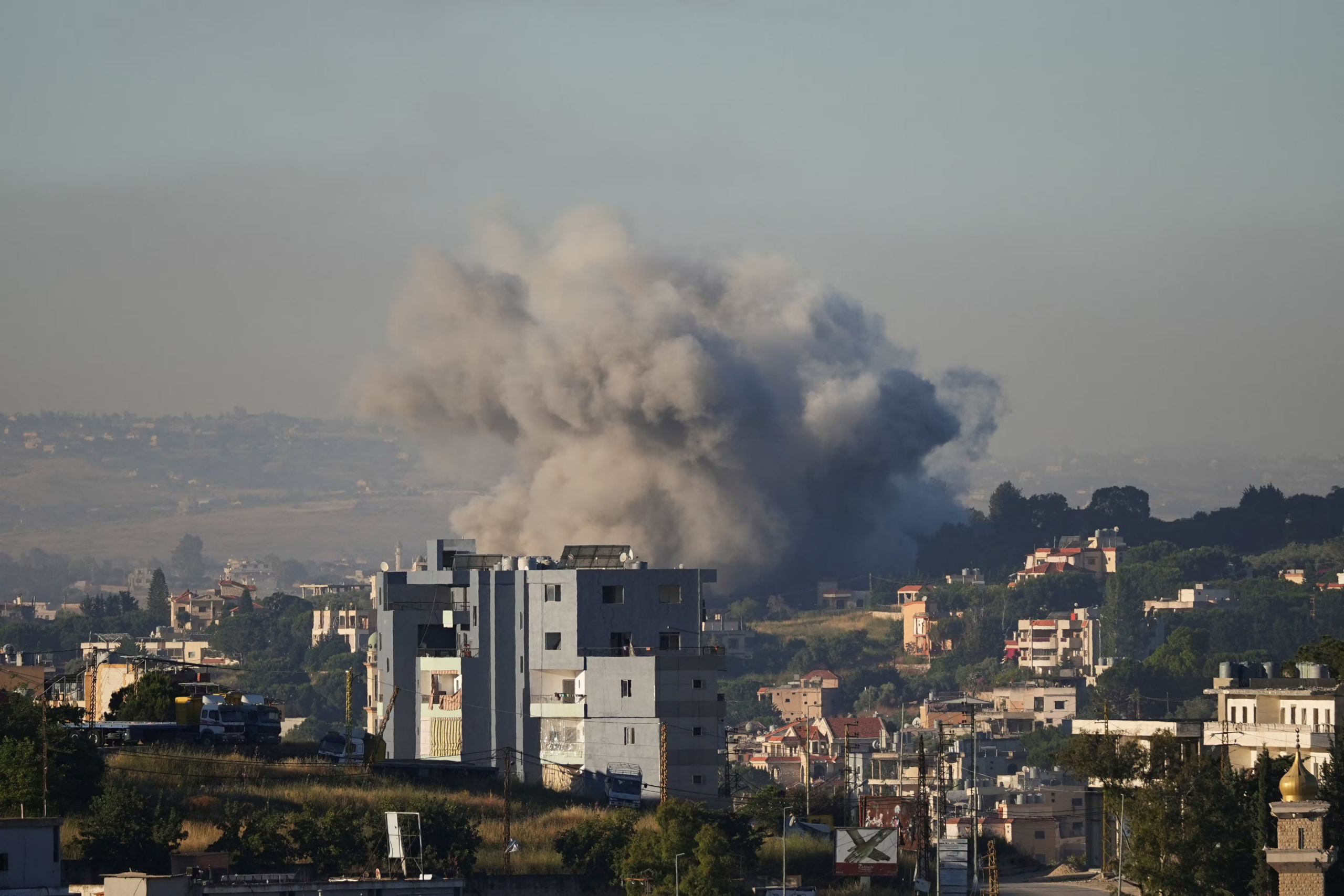 US launches more strikes on Iranian sites